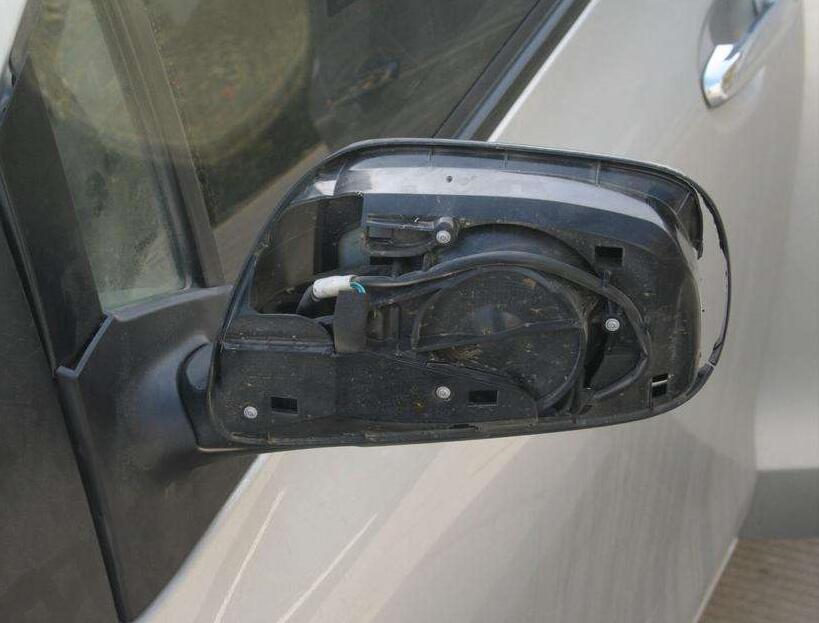 因事故損壞怎么獲取賠償？倒車(chē)鏡片損壞了如何配換？