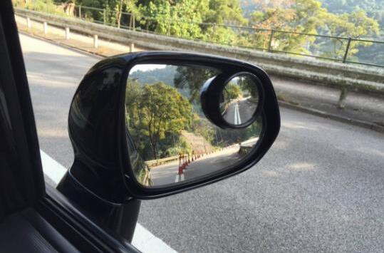 為什么汽車左右后視鏡長得不一樣？