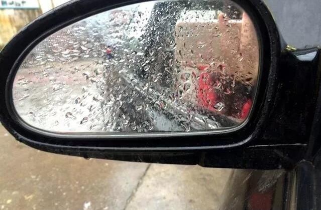 汽車車窗跟后視鏡要不要安裝雨眉防水？